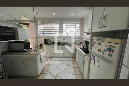 Casa à venda com 330m², 3 quartos e 3 vagas Casa à venda com 330m², 3 quartos e 3 vagasCozinha