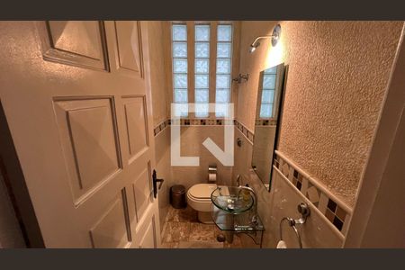 Casa à venda com 330m², 3 quartos e 3 vagas Casa à venda com 330m², 3 quartos e 3 vagasLavabo