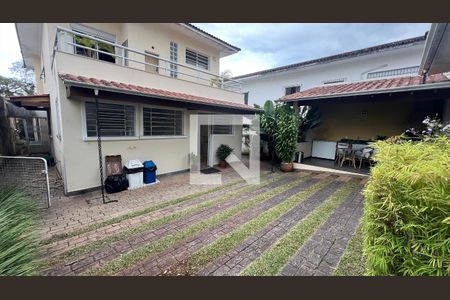 Casa à venda com 330m², 3 quartos e 3 vagas Casa à venda com 330m², 3 quartos e 3 vagasQuintal