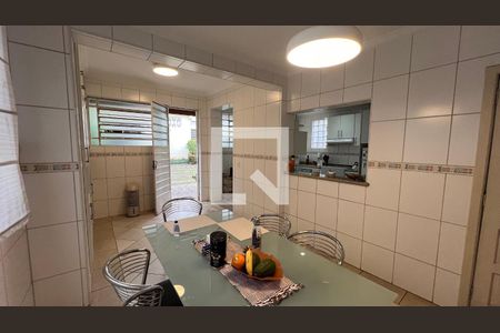 Casa à venda com 330m², 3 quartos e 3 vagas Casa à venda com 330m², 3 quartos e 3 vagasCopa