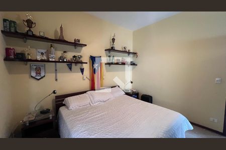 Casa à venda com 330m², 3 quartos e 3 vagas Casa à venda com 330m², 3 quartos e 3 vagasSuite