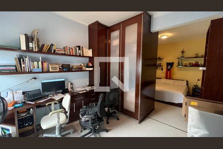 Casa à venda com 330m², 3 quartos e 3 vagas Casa à venda com 330m², 3 quartos e 3 vagasSuite