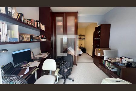 Casa à venda com 330m², 3 quartos e 3 vagas Casa à venda com 330m², 3 quartos e 3 vagasSuite