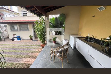 Casa à venda com 330m², 3 quartos e 3 vagas Casa à venda com 330m², 3 quartos e 3 vagasChurrasqueira