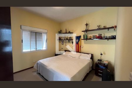 Casa à venda com 330m², 3 quartos e 3 vagas Casa à venda com 330m², 3 quartos e 3 vagasSuite