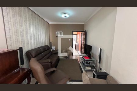 Casa à venda com 330m², 3 quartos e 3 vagas Casa à venda com 330m², 3 quartos e 3 vagasSala de TV