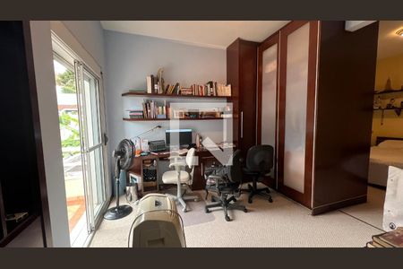 Casa à venda com 330m², 3 quartos e 3 vagas Casa à venda com 330m², 3 quartos e 3 vagasSuite