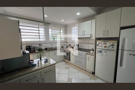 Casa à venda com 330m², 3 quartos e 3 vagas Casa à venda com 330m², 3 quartos e 3 vagasCozinha