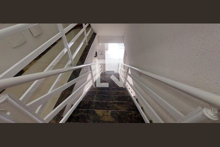 Apartamento à venda com 74m², 2 quartos e 1 vaga Apartamento à venda com 74m², 2 quartos e 1 vagaEscada