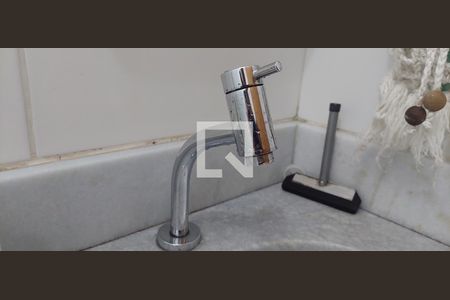 Apartamento à venda com 74m², 2 quartos e 1 vaga Apartamento à venda com 74m², 2 quartos e 1 vagaBanheiro