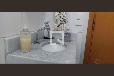 Apartamento à venda com 74m², 2 quartos e 1 vaga Apartamento à venda com 74m², 2 quartos e 1 vagaBanheiro