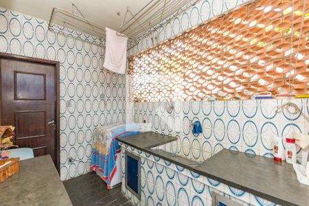 Casa à venda com 232m², 4 quartos e 4 vagas Casa à venda com 232m², 4 quartos e 4 vagasÁrea de Serviço