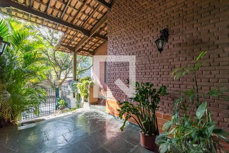 Casa à venda com 232m², 4 quartos e 4 vagas Casa à venda com 232m², 4 quartos e 4 vagasGaragem