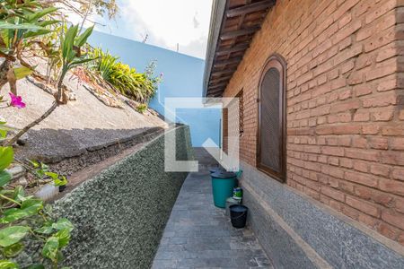 Casa à venda com 232m², 4 quartos e 4 vagas Casa à venda com 232m², 4 quartos e 4 vagasÁrea externa