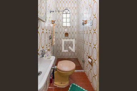 Casa à venda com 232m², 4 quartos e 4 vagas Casa à venda com 232m², 4 quartos e 4 vagasBanheiro da Suíte 2