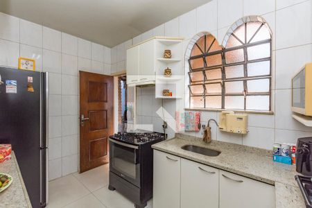 Casa à venda com 232m², 4 quartos e 4 vagas Casa à venda com 232m², 4 quartos e 4 vagasCozinha