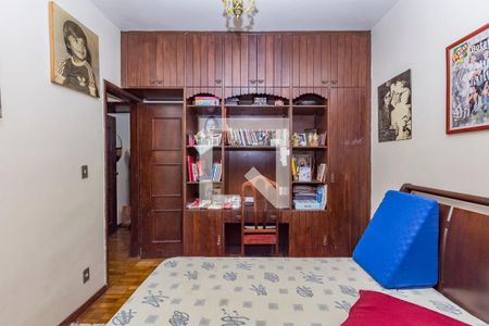 Casa à venda com 232m², 4 quartos e 4 vagas Casa à venda com 232m², 4 quartos e 4 vagasQuarto 3