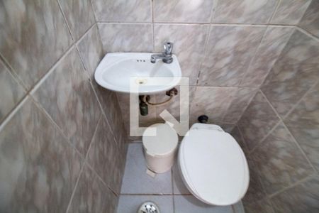 Casa à venda com 250m², 3 quartos e 2 vagas Casa à venda com 250m², 3 quartos e 2 vagasBanheiro de Serviço