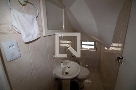 Casa à venda com 250m², 3 quartos e 2 vagas Casa à venda com 250m², 3 quartos e 2 vagasLavabo