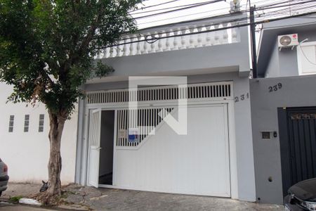 Casa à venda com 250m², 3 quartos e 2 vagas Casa à venda com 250m², 3 quartos e 2 vagasFachada