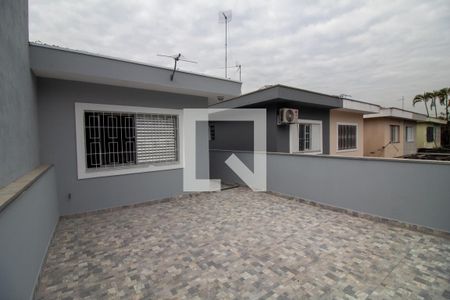 Casa à venda com 250m², 3 quartos e 2 vagas Casa à venda com 250m², 3 quartos e 2 vagasVaranda