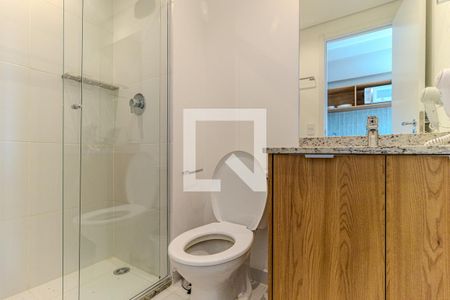 Banheiro de kitnet/studio para alugar com 1 quarto, 21m² em República, São Paulo