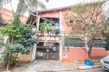 Casa à venda com 350m², 5 quartos e 3 vagas Casa à venda com 350m², 5 quartos e 3 vagasFachada