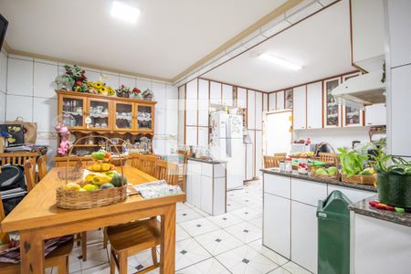 Casa à venda com 350m², 5 quartos e 3 vagas Casa à venda com 350m², 5 quartos e 3 vagasCopa e Cozinha