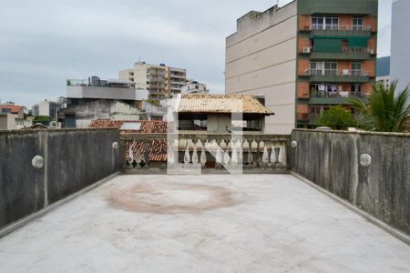 Casa à venda com 219m², 5 quartos e 3 vagas