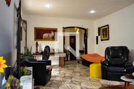 Casa à venda com 219m², 5 quartos e 3 vagas