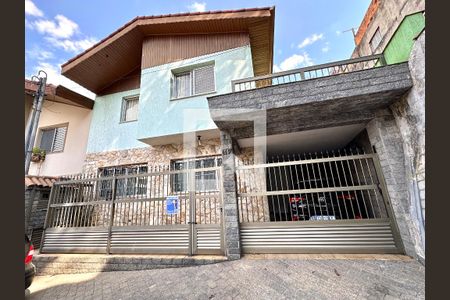 Casa para alugar com 200m², 3 quartos e 2 vagas Casa para alugar com 200m², 3 quartos e 2 vagasFachada