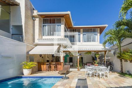 Casa à venda com 430m², 3 quartos e 3 vagas