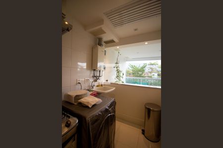 Apartamento à venda com 140m², 2 quartos e 2 vagas Apartamento à venda com 140m², 2 quartos e 2 vagasCozinha e Área de Serviço