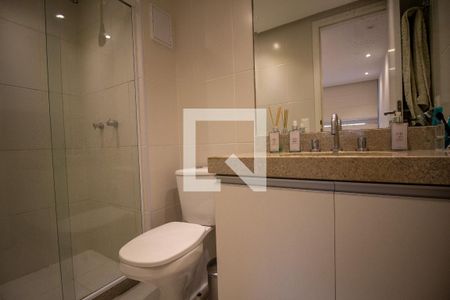 Apartamento à venda com 140m², 2 quartos e 2 vagas Apartamento à venda com 140m², 2 quartos e 2 vagasBanheiro da Suíte