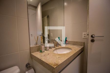 Apartamento à venda com 140m², 2 quartos e 2 vagas Apartamento à venda com 140m², 2 quartos e 2 vagasBanheiro da Suíte