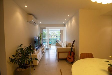 Apartamento à venda com 140m², 2 quartos e 2 vagas Apartamento à venda com 140m², 2 quartos e 2 vagasSala