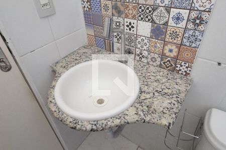 Casa de condomínio à venda com 47m², 2 quartos e sem vagaBanheiro