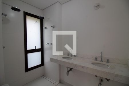 Casa à venda com 416m², 3 quartos e 2 vagasBanheiro da Suíte 2