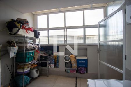 Apartamento à venda com 205m², 4 quartos e 2 vagas Apartamento à venda com 205m², 4 quartos e 2 vagasCozinha e Área de Serviço