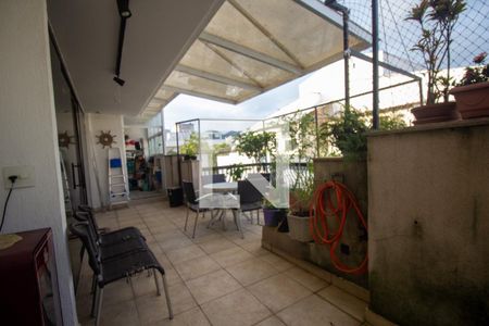 Apartamento à venda com 205m², 4 quartos e 2 vagas Apartamento à venda com 205m², 4 quartos e 2 vagasVaranda