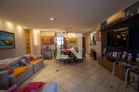 Apartamento à venda com 205m², 4 quartos e 2 vagas Apartamento à venda com 205m², 4 quartos e 2 vagasSala