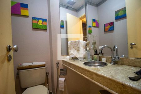 Apartamento à venda com 205m², 4 quartos e 2 vagas Apartamento à venda com 205m², 4 quartos e 2 vagasLavabo