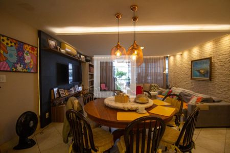 Apartamento à venda com 205m², 4 quartos e 2 vagas Apartamento à venda com 205m², 4 quartos e 2 vagasSala