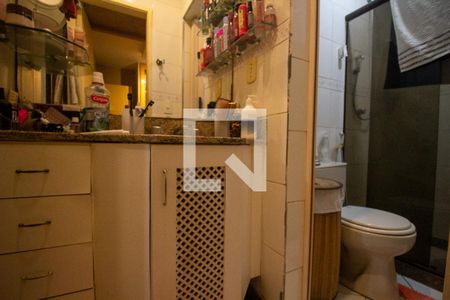 Apartamento à venda com 205m², 4 quartos e 2 vagas Apartamento à venda com 205m², 4 quartos e 2 vagasBanheiro da Suíte