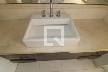 Apartamento à venda com 318m², 3 quartos e 2 vagasSuíte 1 - Banheiro