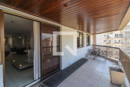 Apartamento à venda com 318m², 3 quartos e 2 vagasVaranda