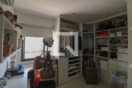 Apartamento à venda com 318m², 3 quartos e 2 vagasSuíte 1 - Closet