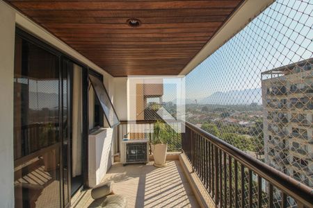 Apartamento à venda com 318m², 3 quartos e 2 vagasSuíte 2 - Varanda