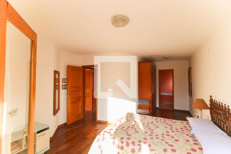 Casa à venda com 302m², 6 quartos e 3 vagasQuarto 1