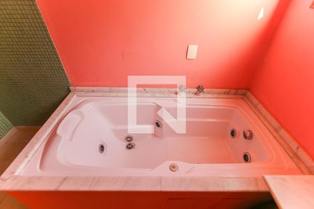 Casa à venda com 302m², 6 quartos e 3 vagasBanheiro do Quarto 1